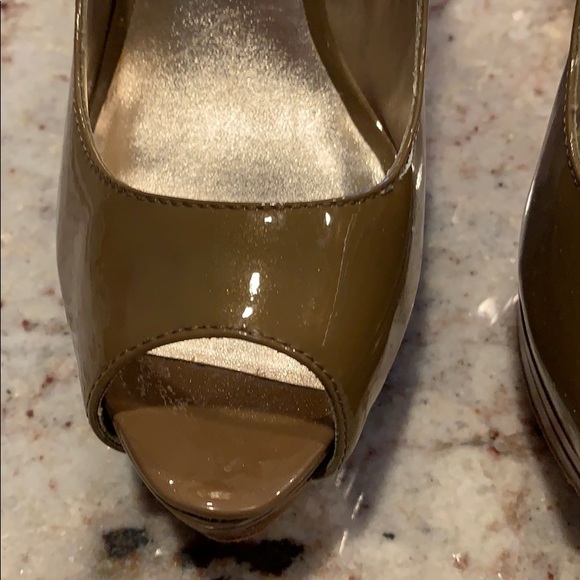 Women’s Pelle Moda platform heels - Picture 2 of 8